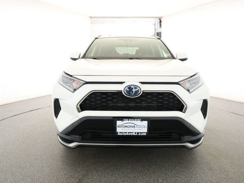 Used 2021 Toyota RAV4 SE image 2