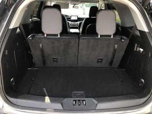 Used 2024 Ford Explorer XLT w/ Equipment Group 202A AWD/4WD image 28