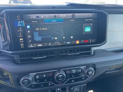 Used 2025 Jeep Wrangler Unlimited Sahara image 10