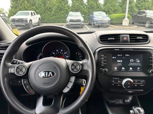 Used 2018 Kia Soul + FWD image 23