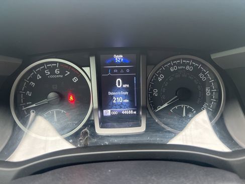 Used 2021 Toyota Tacoma SR5 image 7