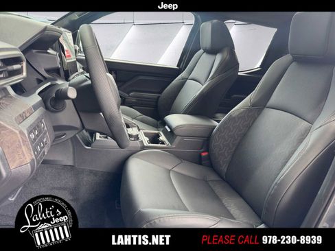Used 2025 Toyota Tacoma Limited image 11