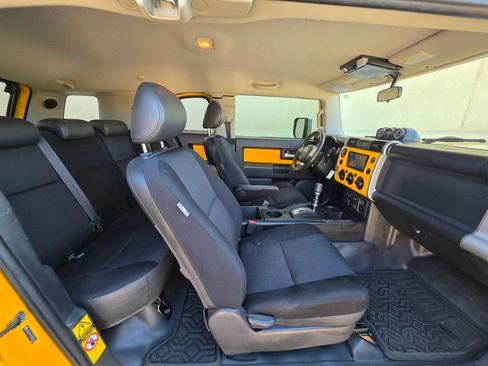 Used 2007 Toyota FJ Cruiser Sport Utility 2D image 15