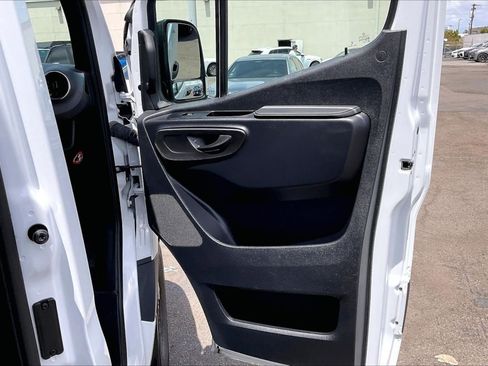 Used 2024 Mercedes-Benz Sprinter 2500 image 22