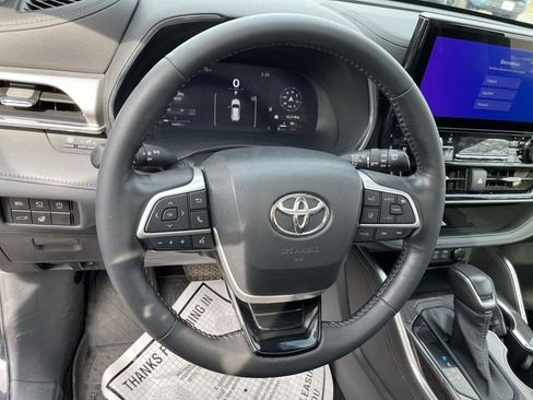 Used 2023 Toyota Highlander Platinum AWD/4WD image 15