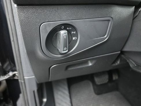 Used 2020 Volkswagen Tiguan SE w/ Panoramic Sunroof Package FWD image 13