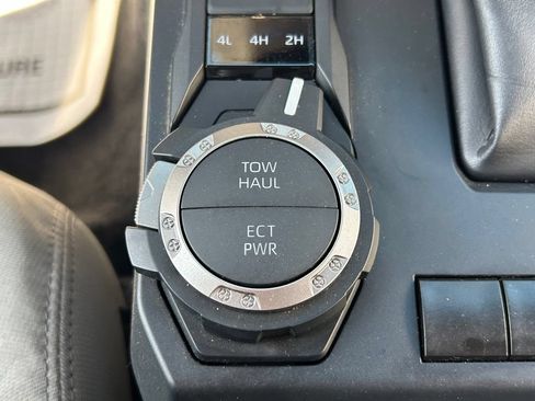 Used 2024 Toyota Tacoma SR5 AWD/4WD image 20
