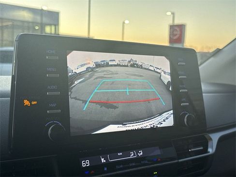 Used 2021 Toyota Sienna LE w/ LE Plus Package image 17