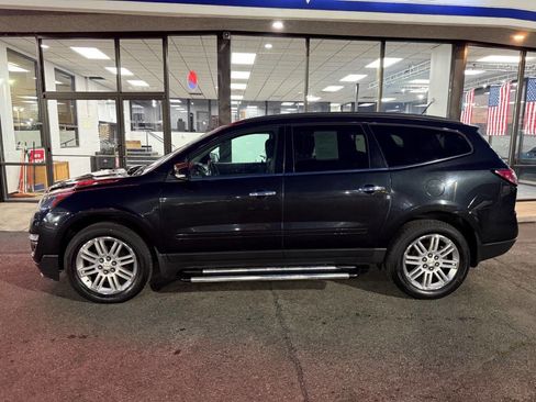 Used 2015 Chevrolet Traverse LT w/ Style and Technology Package image 2
