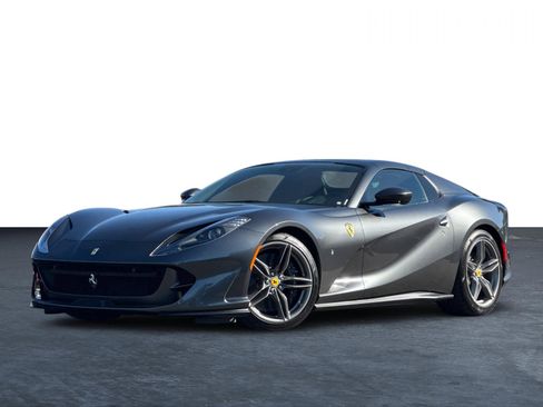 Used 2022 Ferrari 812 GTS image 2