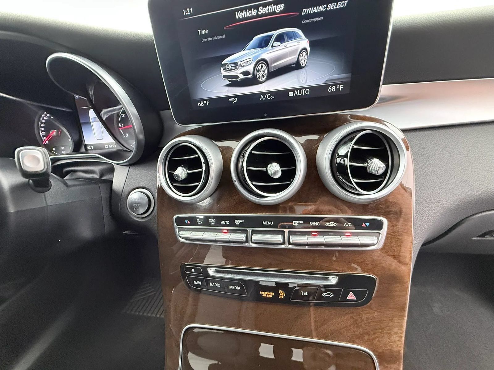 Used 2018 Mercedes-Benz GLC 300 4MATIC image 16