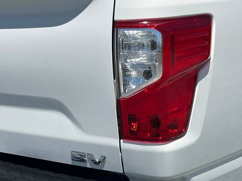 Used 2019 Nissan Titan SV RWD image 16