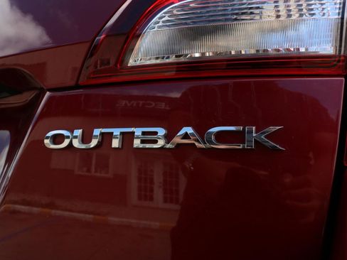 Used 2015 Subaru Outback 2.5i Limited AWD/4WD image 12