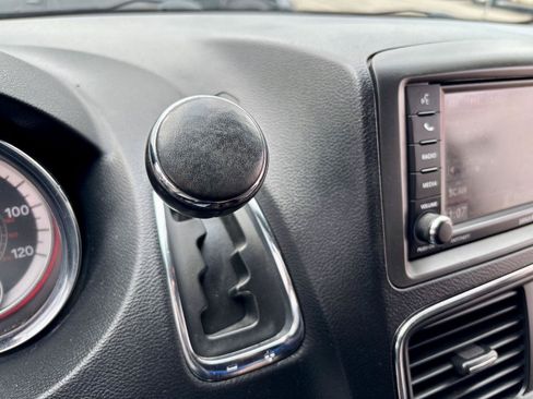 Used 2018 Dodge Grand Caravan SE FWD image 24