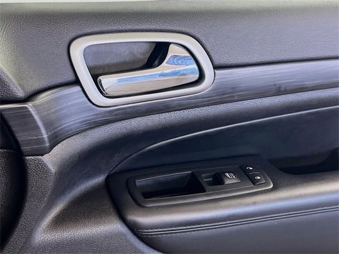 Used 2021 Jeep Grand Cherokee Laredo X image 31