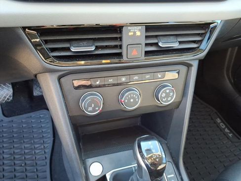 Used 2022 Volkswagen Taos SE image 22