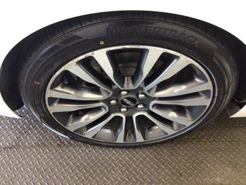 Used 2018 Lincoln Continental Select FWD image 29