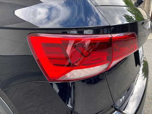 Certified 2022 Volkswagen Taos SE FWD image 28