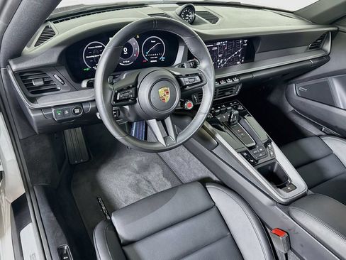 Certified 2025 Porsche 911 Carrera RWD image 4