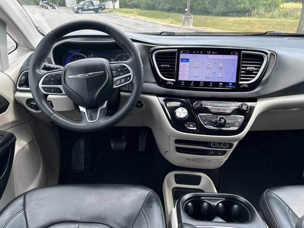 Used 2022 Chrysler Pacifica Touring-L FWD image 22