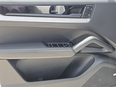 Certified 2026 Porsche Cayenne Coupe AWD/4WD image 22