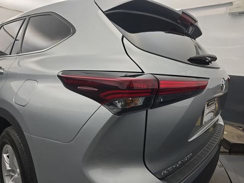 Used 2024 Toyota Highlander LE image 18