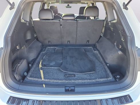 Used 2023 Volkswagen Tiguan SE R-Line image 33