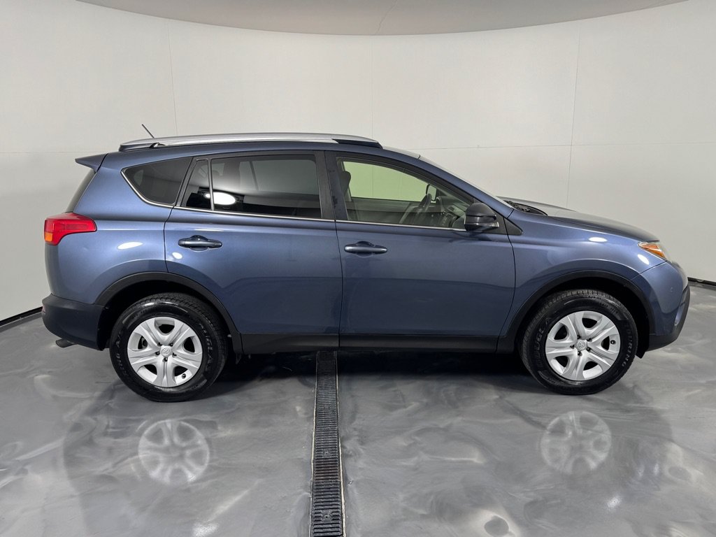 Used 2013 Toyota RAV4 LE FWD image 4