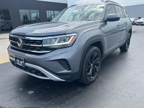 Used 2023 Volkswagen Atlas SE AWD/4WD image 3