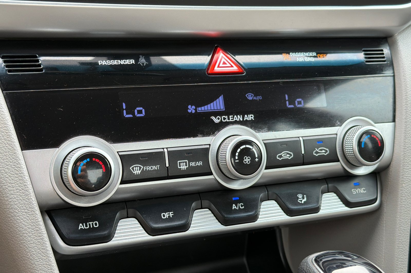 Used 2020 Hyundai Elantra SE FWD image 16