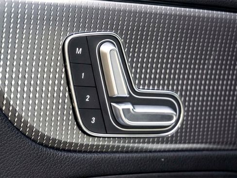 Used 2023 Mercedes-Benz GLB 250 image 12