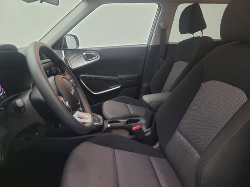 Used 2025 Kia Soul LX w/ LX Technology Package image 17