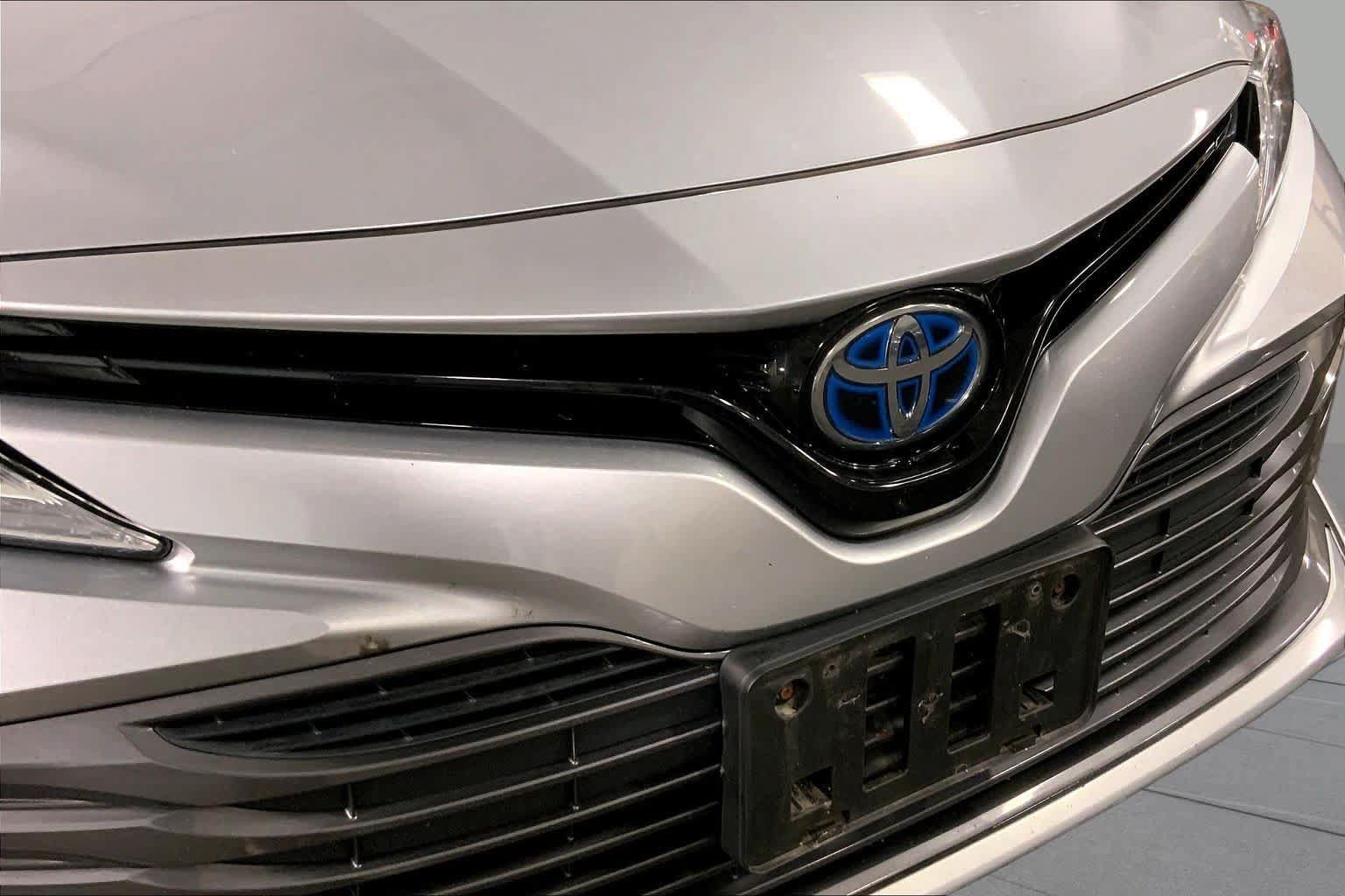 Certified 2020 Toyota Camry XLE FWD image 30
