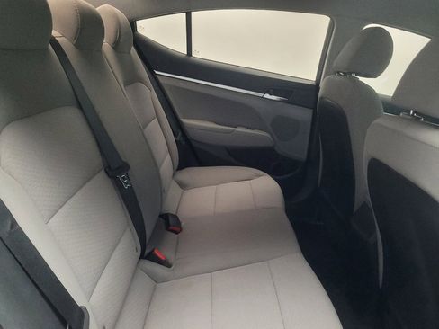 Used 2019 Hyundai Elantra SE FWD image 19