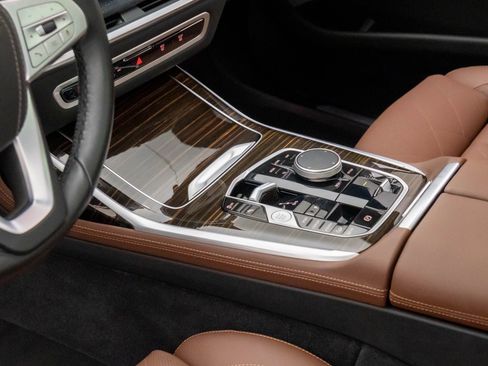 Certified 2025 BMW X7 xDrive40i image 12