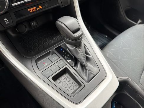 Used 2019 Toyota RAV4 XLE FWD image 15
