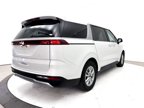 Used 2024 Kia Carnival LX FWD image 17