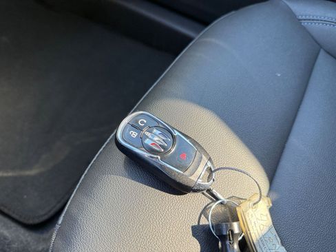 Used 2025 Buick Envista Sport Touring image 22