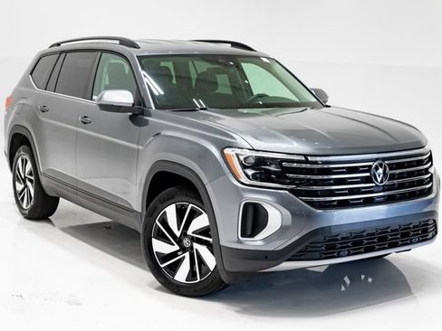 Used 2025 Volkswagen Atlas SE AWD/4WD image 4