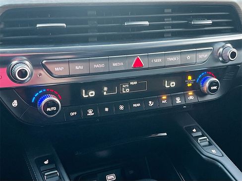 Used 2022 Kia Telluride SX w/ SX Prestige Package image 16