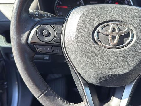 Used 2021 Toyota RAV4 XLE Premium image 17