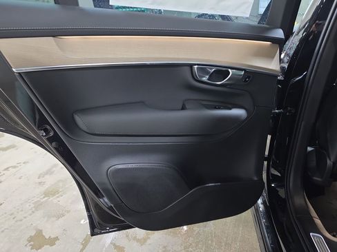 New 2026 Volvo XC90 B6 Plus w/ Protection Package Premier AWD/4WD image 13