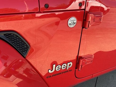 Used 2023 Jeep Gladiator Overland AWD/4WD image 13