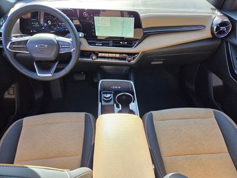 Used 2025 Chevrolet Equinox ACTIV image 14