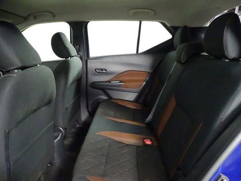 Used 2019 Nissan Kicks SR image 11