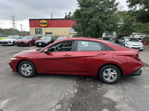 Used 2024 Hyundai Elantra SE FWD image 9