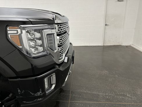 Used 2022 GMC Sierra 3500 Denali w/ Denali Black Diamond Edition image 2