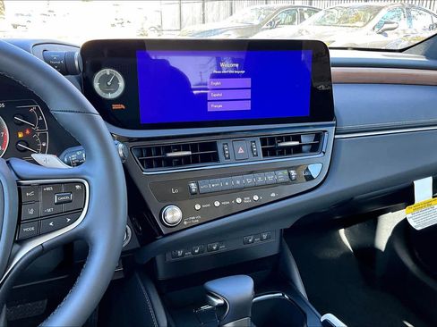 New 2025 Lexus ES 350 image 9
