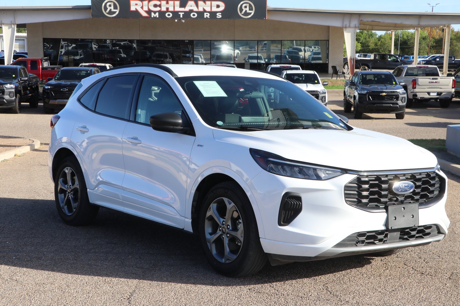 Used 2023 Ford Escape ST-Line w/ Tech Pack #1 FWD image 1