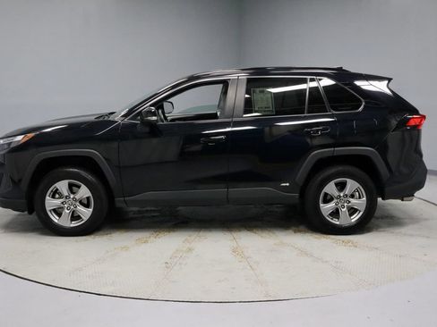 Used 2024 Toyota RAV4 XLE AWD/4WD image 9